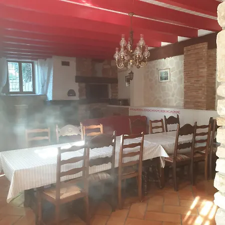La Maison De Yana بيت للعطل Saint-Marcel-d'Ardeche